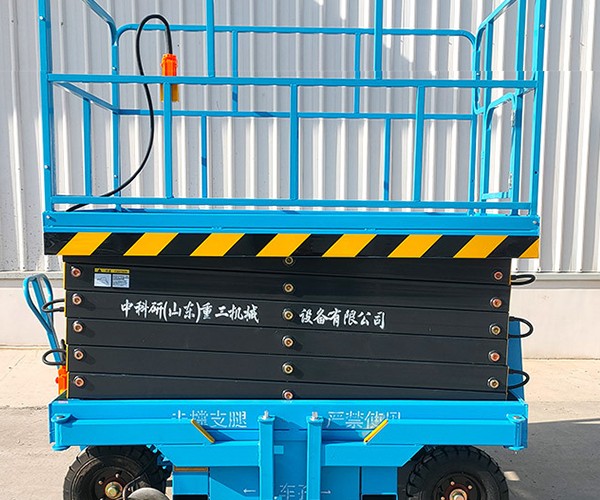 港口自行走升降机